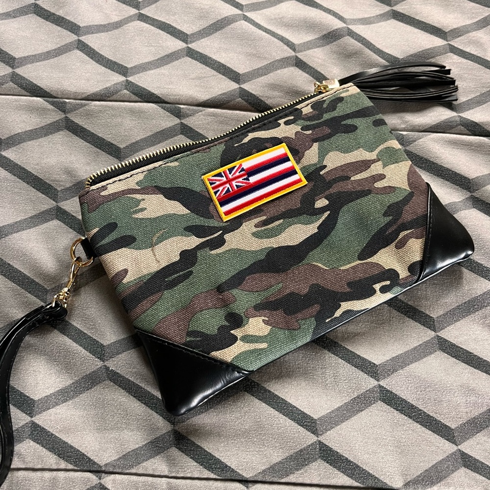 Bags wallets clutches and more need to sale